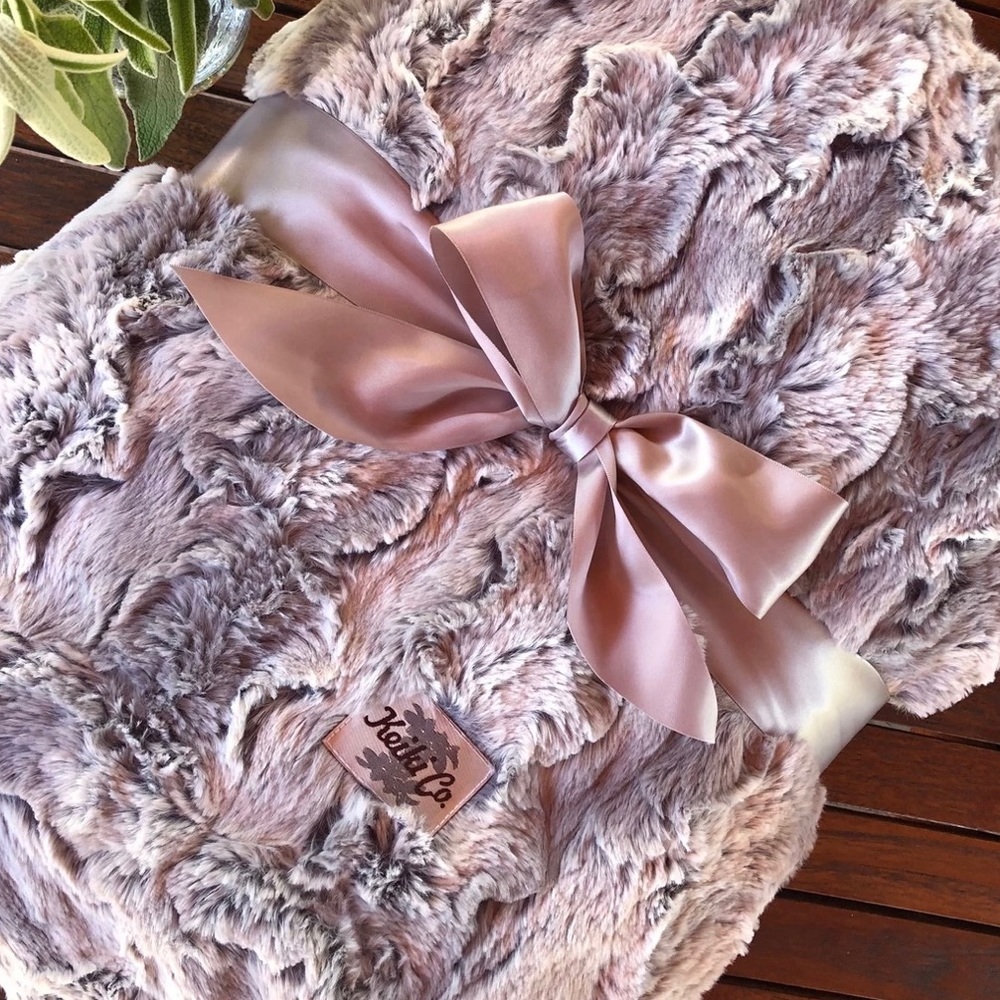 KEIKI CO. Luxury Throw 💖 NWT